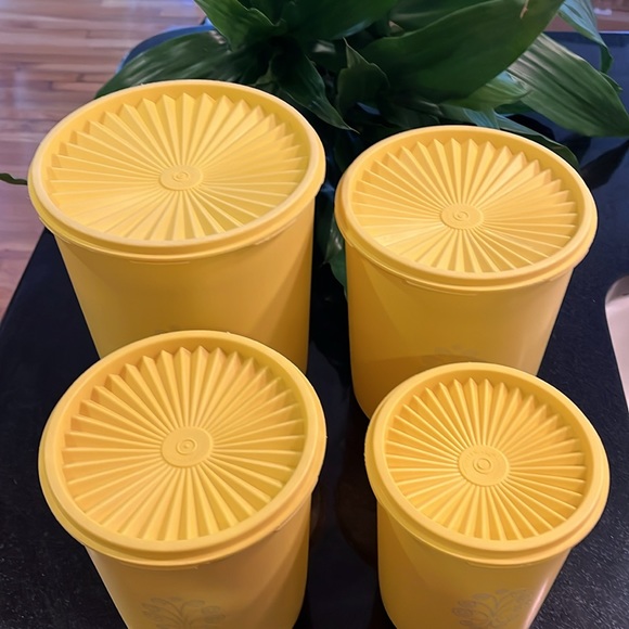 Tupperware - Yellow Nesting Servalier Canister (Set of 4) - Picture 10 of 12